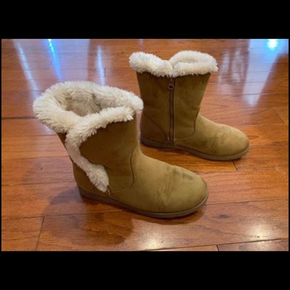 Cat & Jack Other - Girl’s Shearling Boots Cat & Jack Tan Size 6